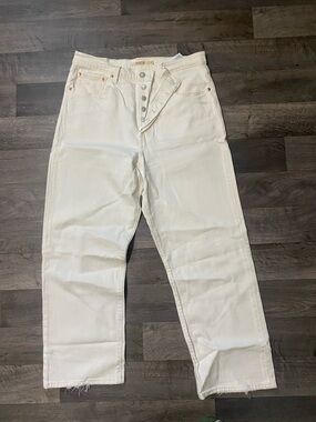 White Levi’s Ribcage Straight Jeans - worn once